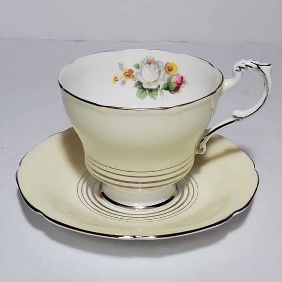Paragon Teacup and Saucer Yellow Vintage - Picture 2 of 10